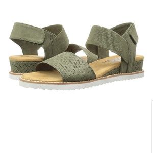 NEW Sketchers BOBS Women's Desert Kiss Sandal